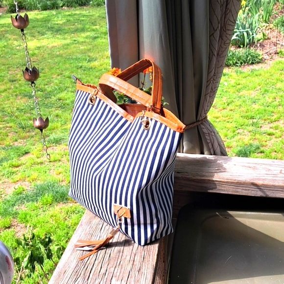 NEW Beach Bag or Shoulder Bag. Screams ☀️ Summer - Picture 4 of 7